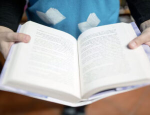 artikel tentang resensi buku