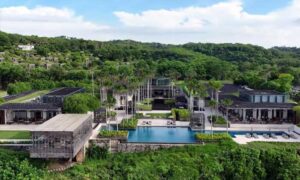 keindahan tropis di hotel alila villas uluwatu